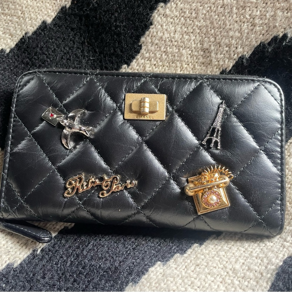 (SOLD)Chanel Aged Calfskin Lucky Charms Zip Wallet